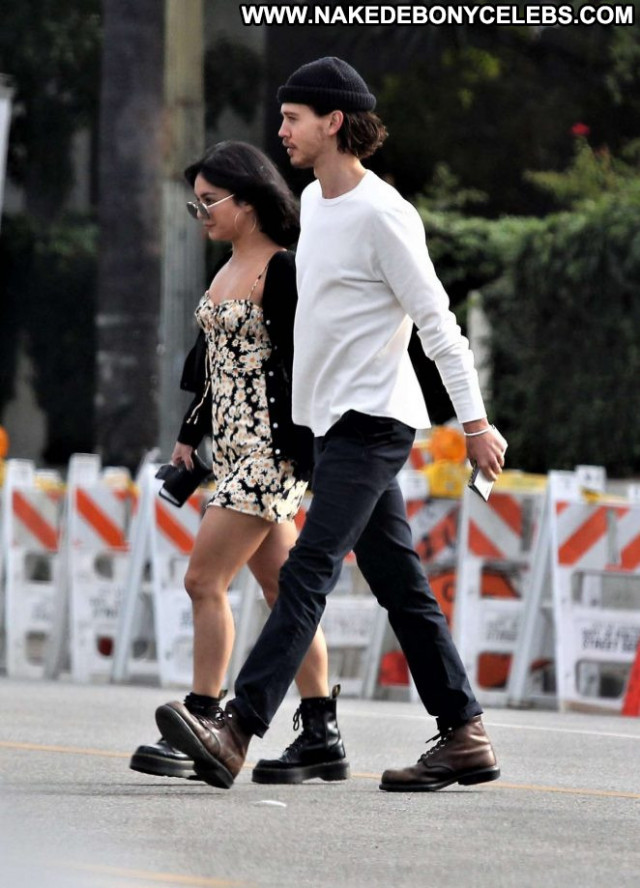 Vanessa Hudgens Los Angeles Paparazzi Los Angeles Boyfriend Posing