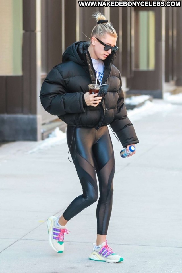 Hailey Baldwin No Source Beautiful Paparazzi Babe Posing Hot Black