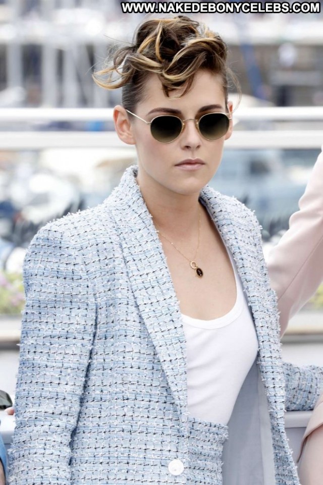 Kristen Stewart Cannes Film Festival Paparazzi Posing Hot Beautiful