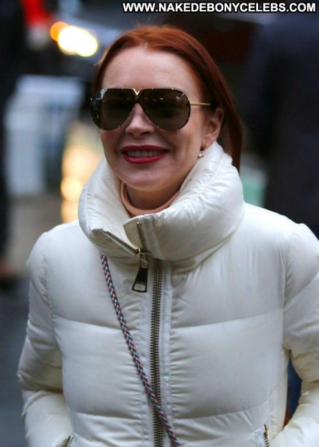 Lindsay Lohan New York Posing Hot Babe Beautiful New York Paparazzi