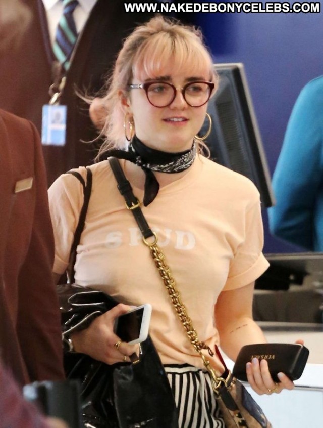 Maisie Williams Los Angeles Los Angeles International Paparazzi