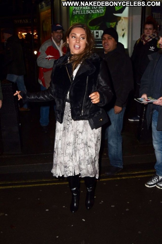 Kelly Brook No Source Babe Beautiful London Celebrity Posing Hot