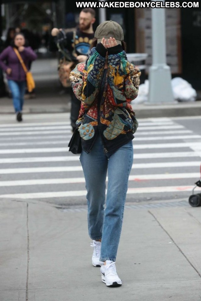 Emily Ratajkowski New York Posing Hot Babe Celebrity New York