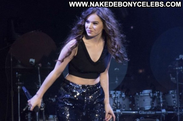 Hailee Steinfeld The Voice  Paparazzi Beautiful Celebrity Posing Hot