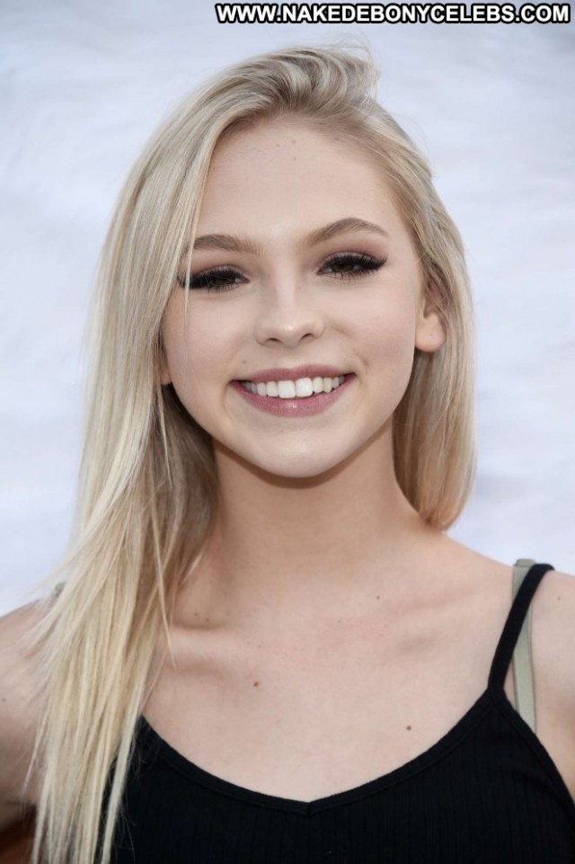 Jordyn Jones No Source Posing Hot Babe Paparazzi Celebrity Beautiful