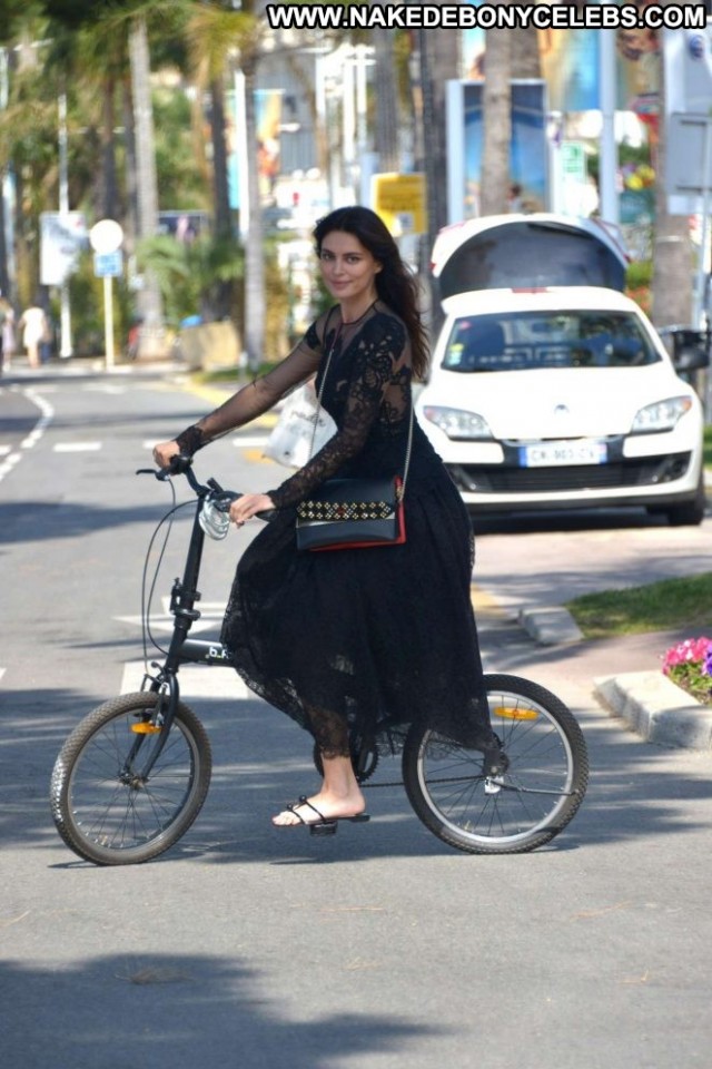 Catrinel Marlon No Source Celebrity Babe Paparazzi Bike Posing Hot