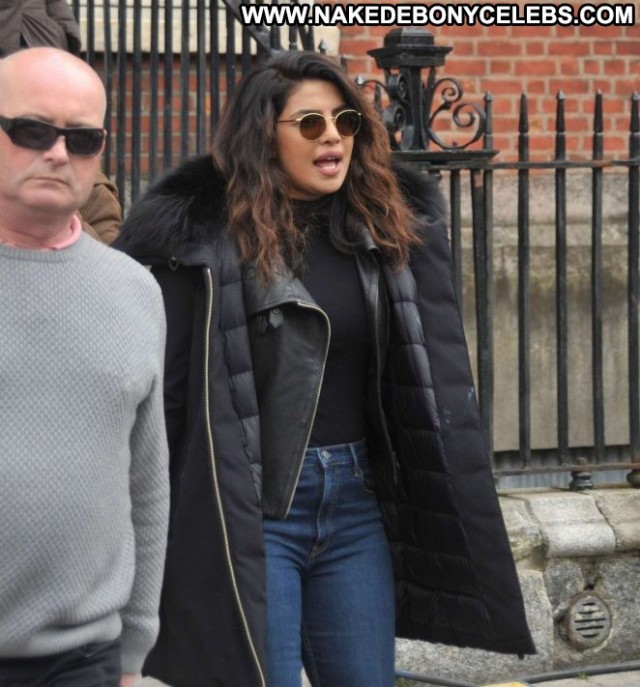 Priyanka Chopra No Source Paparazzi Celebrity Babe Posing Hot