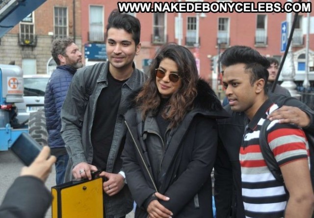 Priyanka Chopra No Source Paparazzi Babe Celebrity Posing Hot