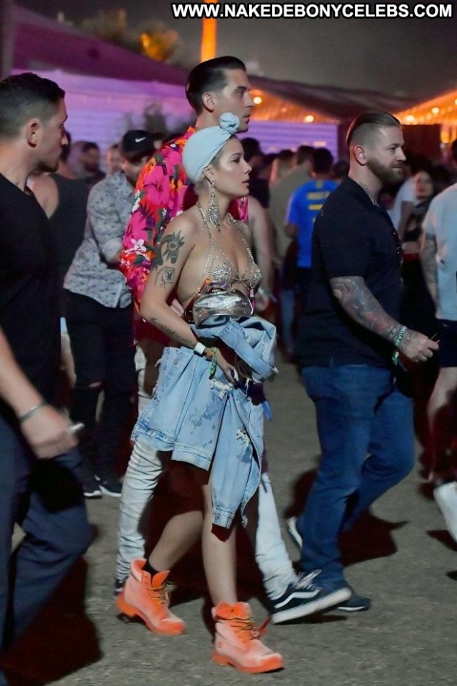 Halsey No Source Posing Hot Babe Celebrity Paparazzi Beautiful Coach