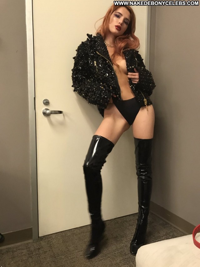 Bella Thorne No Source Babe Singer Old Costumes Posing Hot Twitter