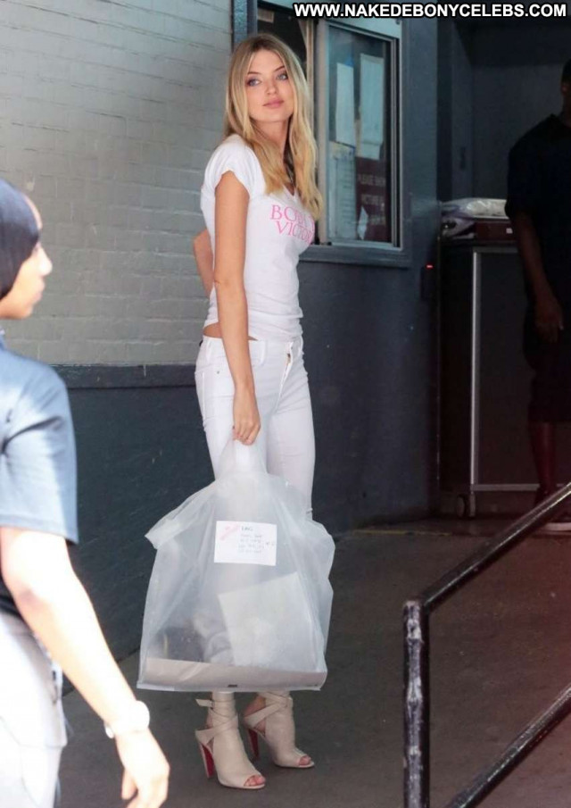 Martha Hunt New York Posing Hot Paparazzi Celebrity Beautiful Babe