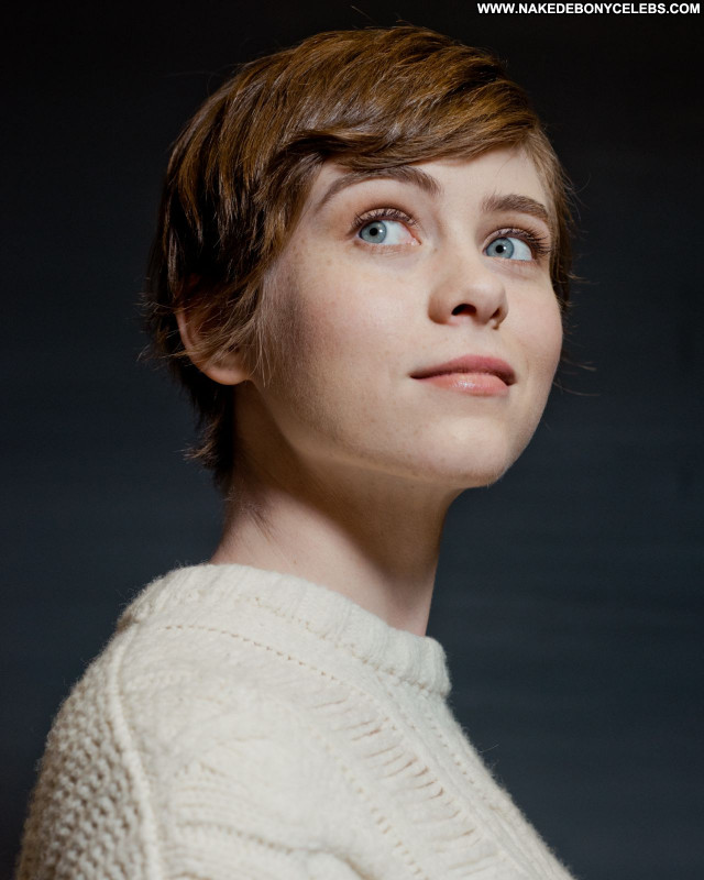 Sophia Lillis No Source  Posing Hot Celebrity Beautiful Sexy Babe