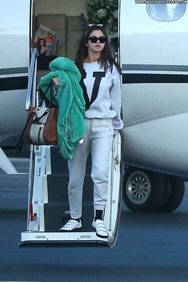 Selena Gomez Los Angeles Beautiful Celebrity Babe Paparazzi Posing Hot