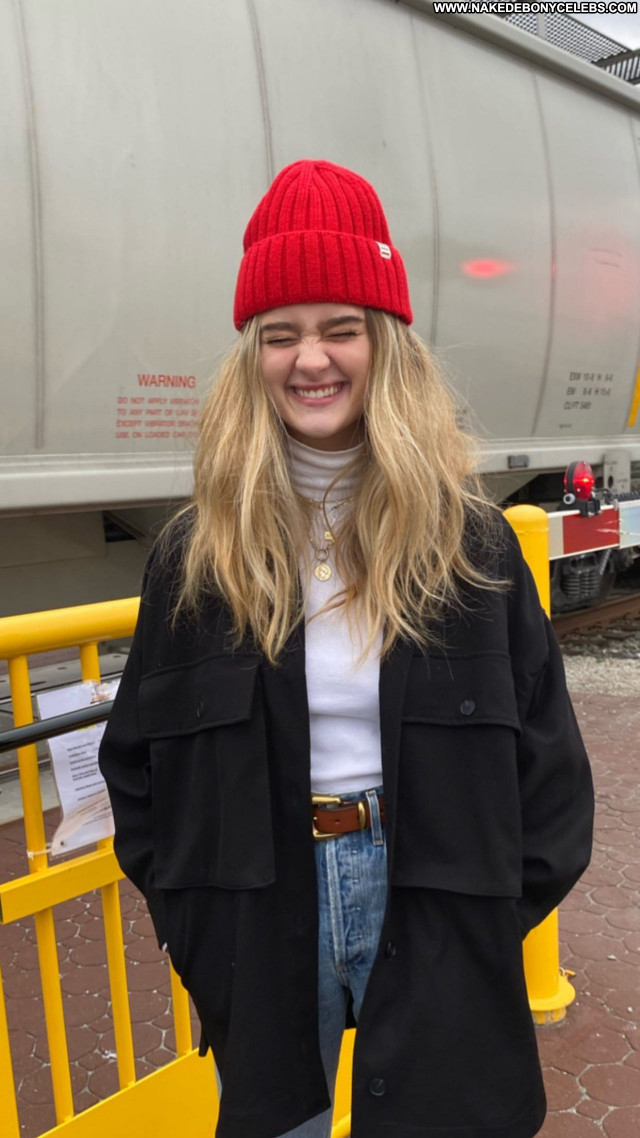 Lizzy Greene No Source Beautiful Posing Hot Celebrity Sexy Babe