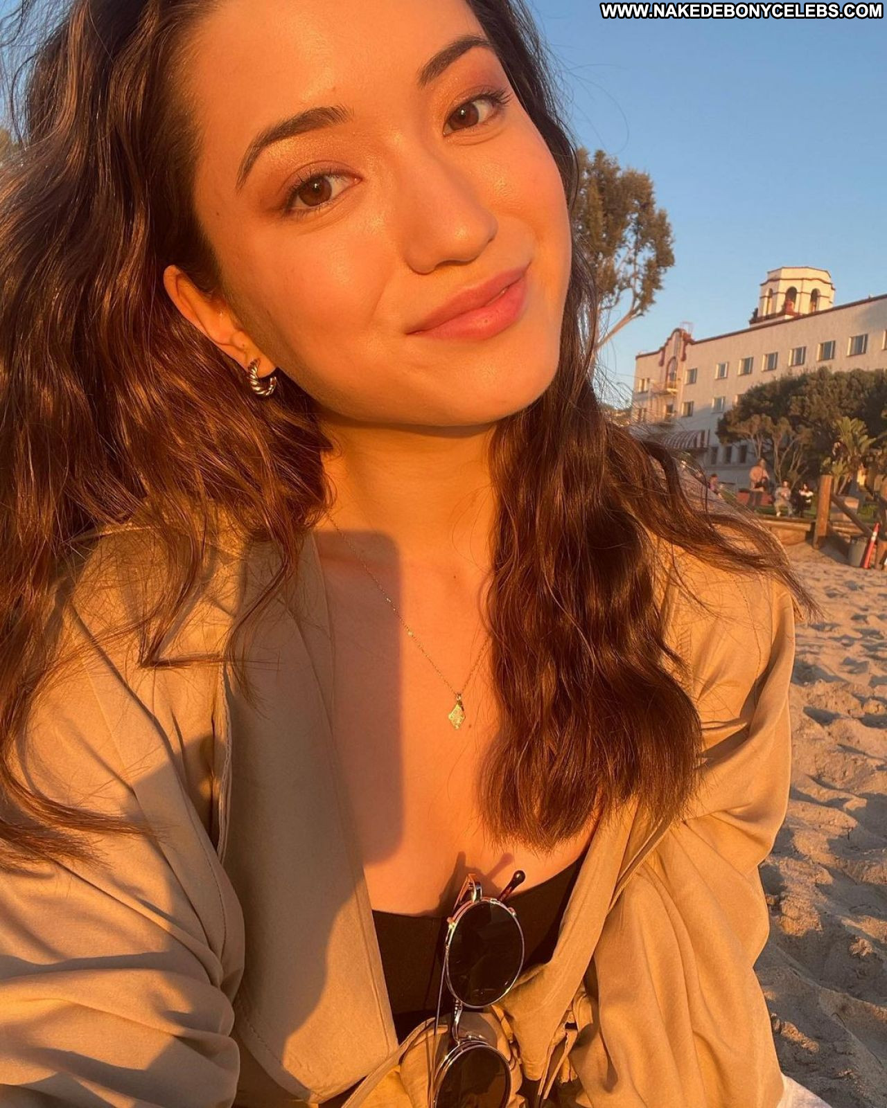 Reina Hardesty  nackt