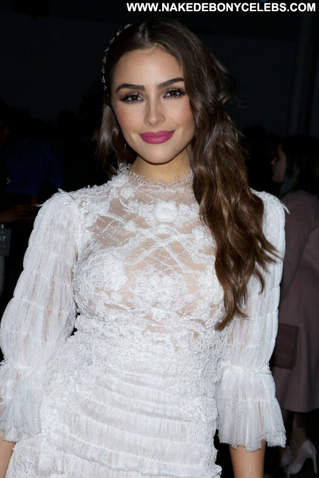 Olivia Culpo Fashion Show Posing Hot New York Babe Beautiful Usa