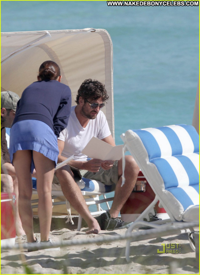 Gerard Butler South Beach Beautiful Babe Uk Beach Celebrity Posing Hot