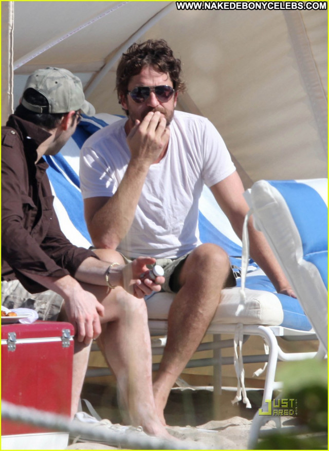 Gerard Butler South Beach Posing Hot Babe Beach Beautiful Uk Celebrity